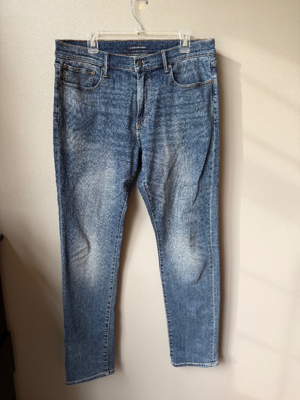 Lucky Brand men’s 410 Athletic Straight Jeans